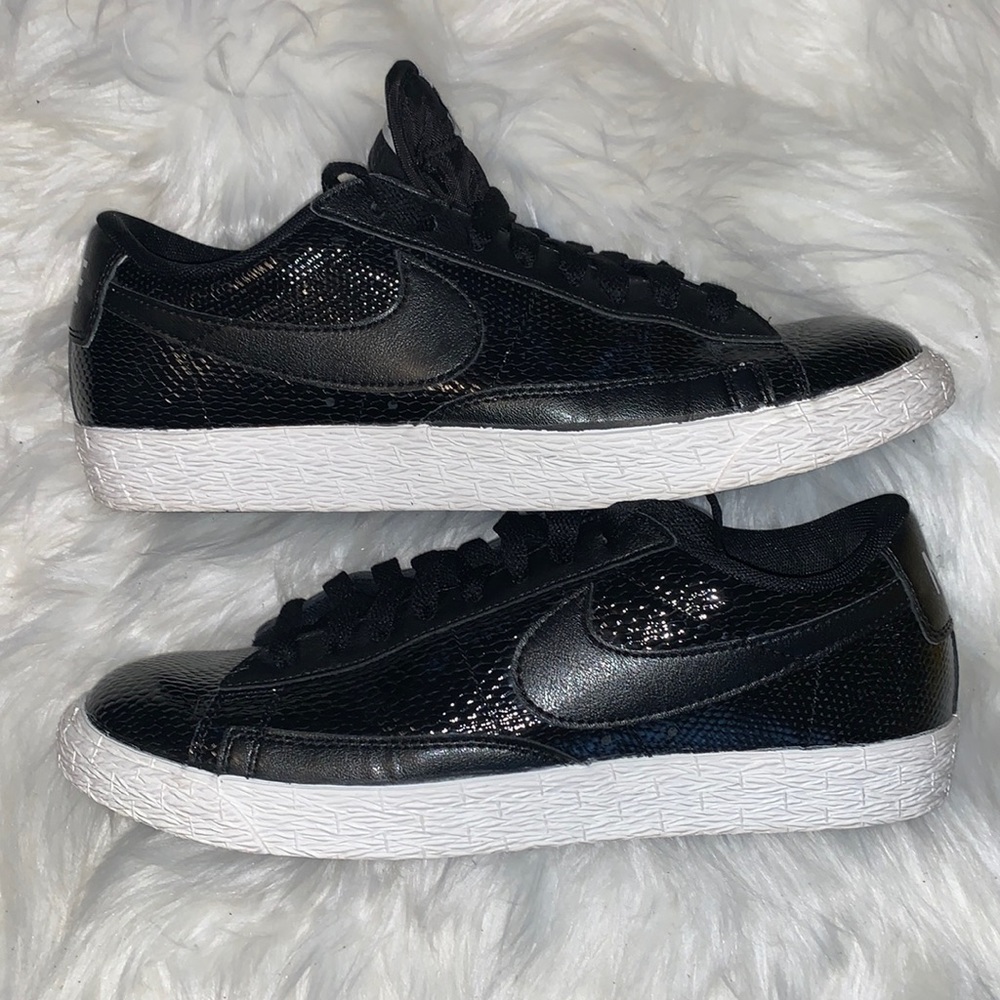 Nike Women's Blazer Low Leather Premium (Snake) Shoes